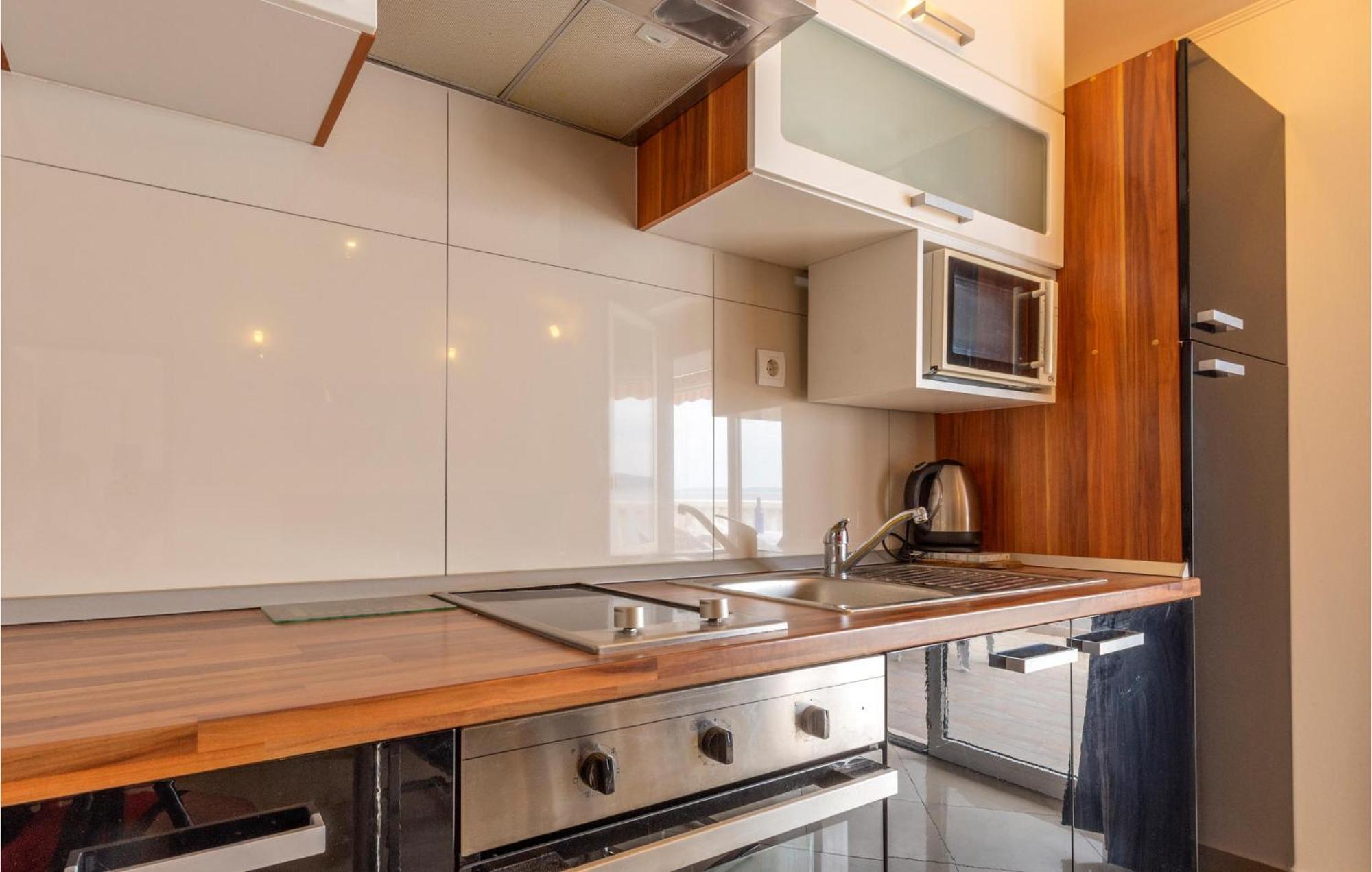 1 Bedroom Gorgeous Apartment In Jesenice מראה חיצוני תמונה
