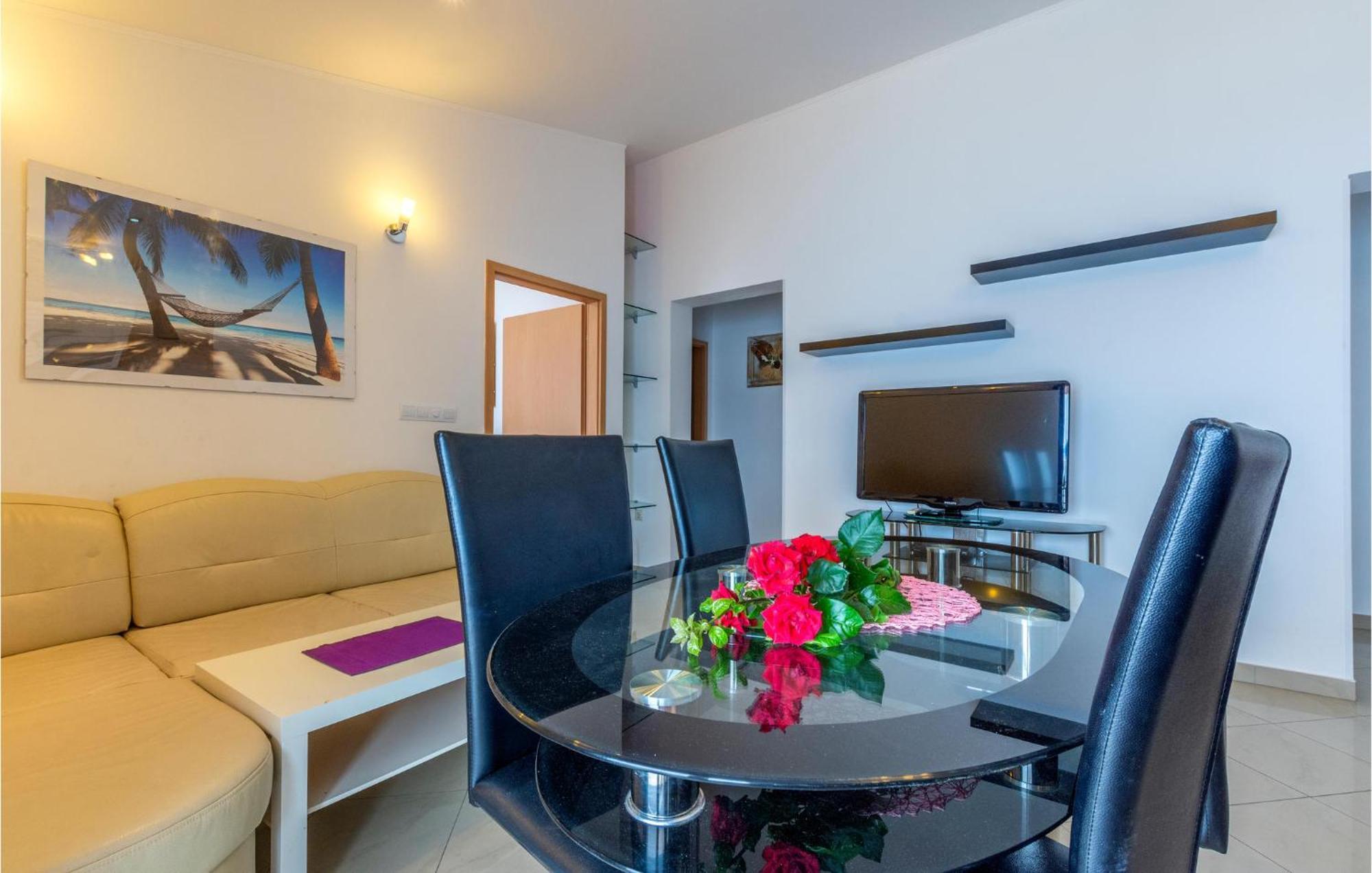 1 Bedroom Gorgeous Apartment In Jesenice מראה חיצוני תמונה