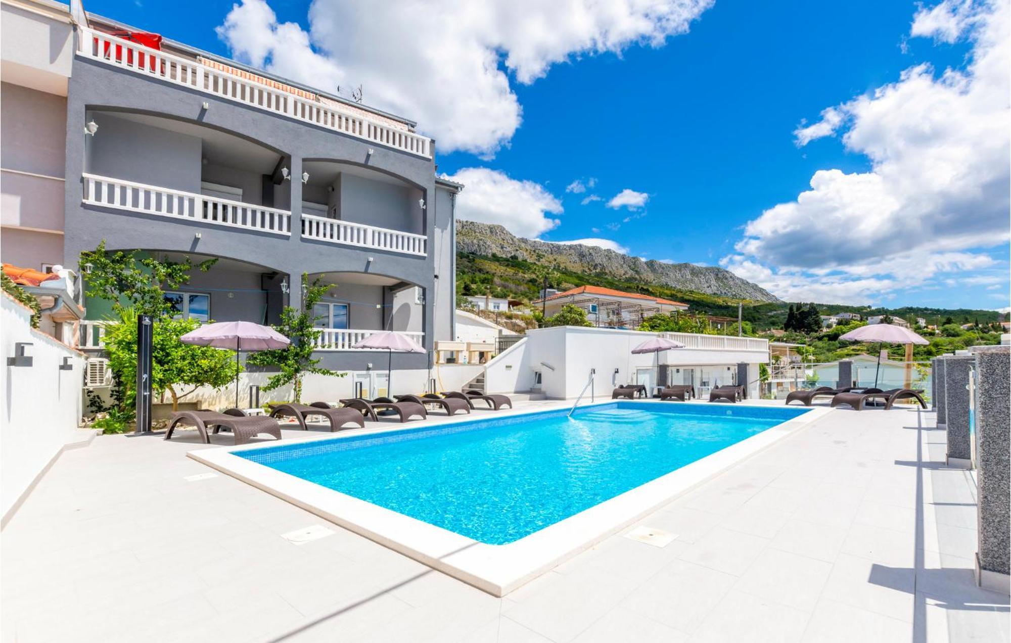 1 Bedroom Gorgeous Apartment In Jesenice מראה חיצוני תמונה